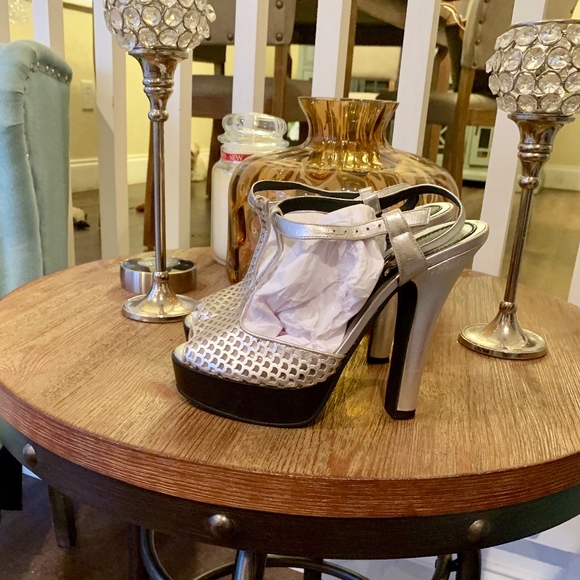 Authentic Fendi silver platform sandal size 36.5 - Picture 8 of 8